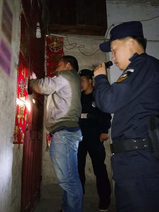 运城粗心妈妈误将幼女锁家中 