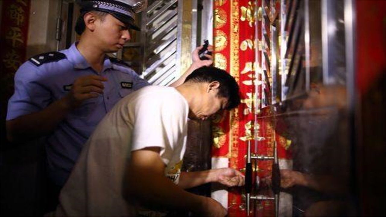 运城请开锁师傅开了锁后，师傅